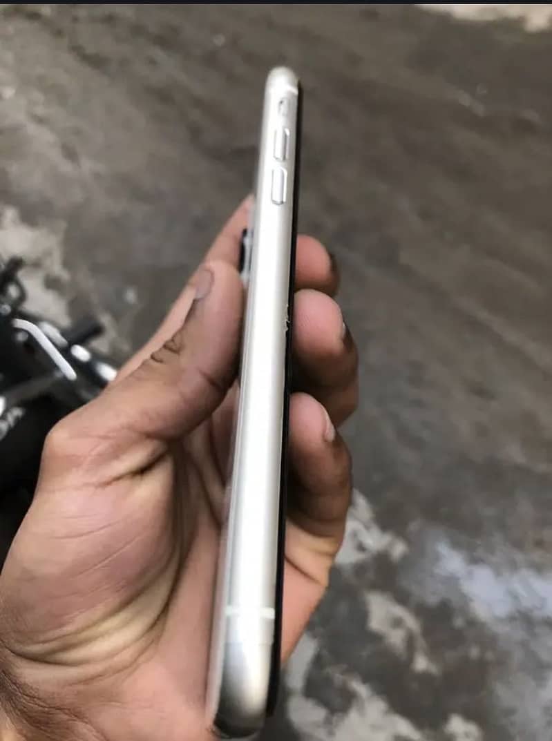 iPhone 11 2