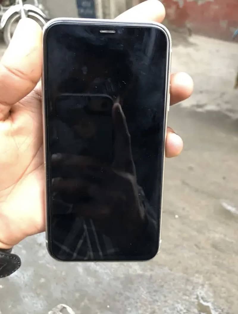 iPhone 11 4