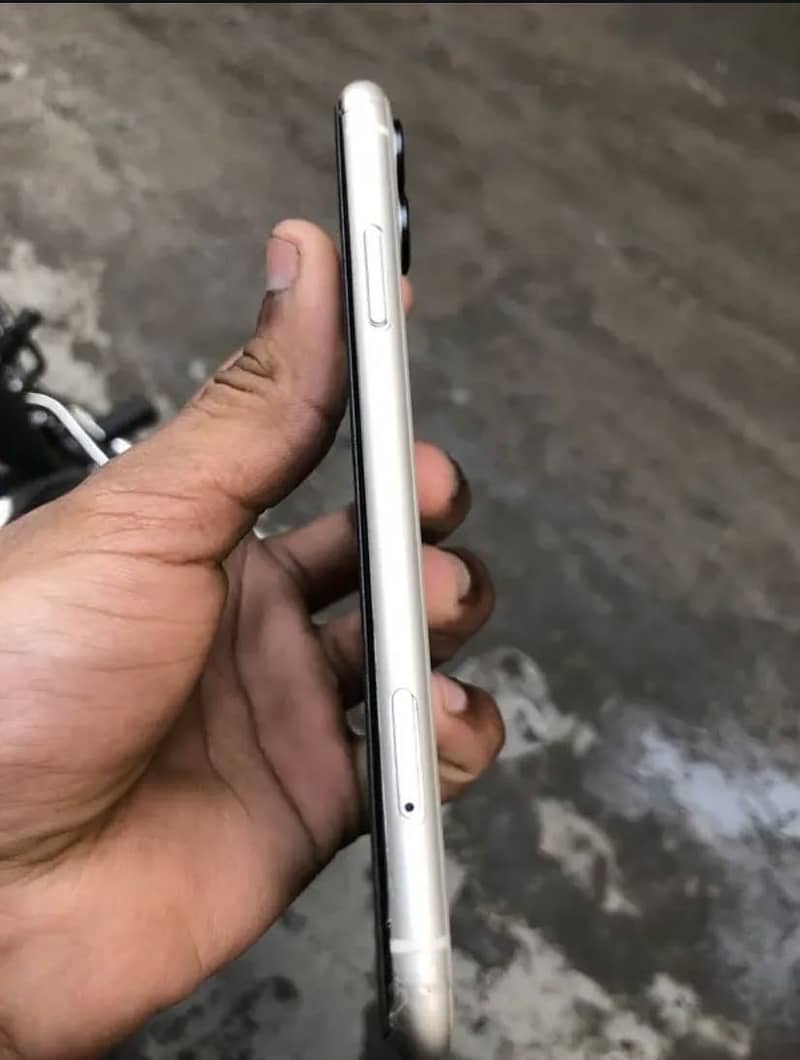 iPhone 11 5