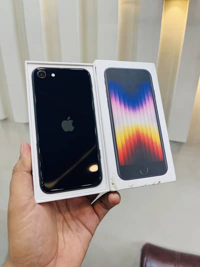 Apple iPhone SE 2023 just box open