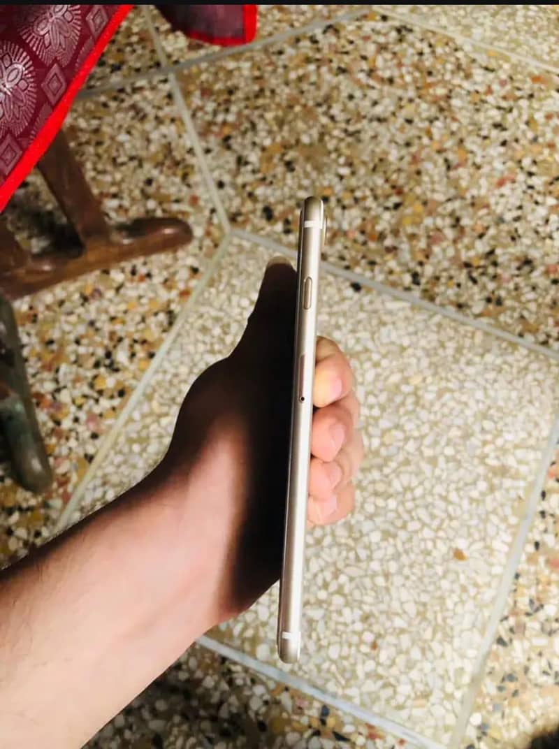 Apple iPhone 7 Plus 1