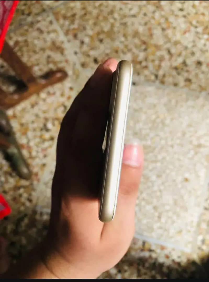Apple iPhone 7 Plus 5