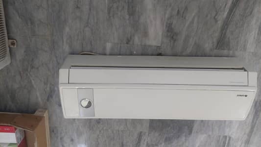 Gree 1.5 ton Non inverter No rapier lush condition