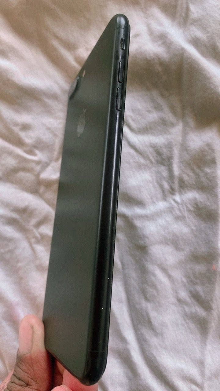 Apple iPhone 7 Plus 1