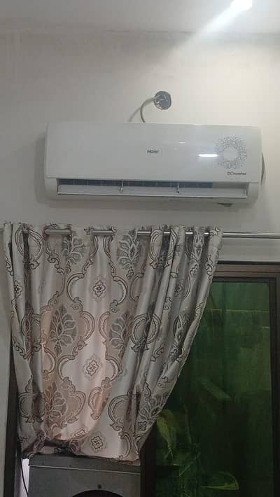 Haier 1.5 ton Dc inverter heat and cool totally genuine good condition