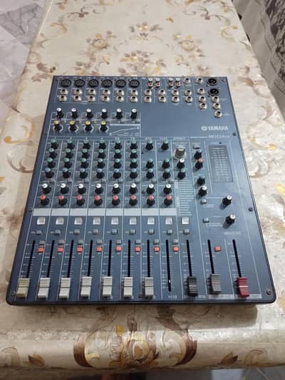 Yamaha (mg124cx) pre mixer 8 chanal