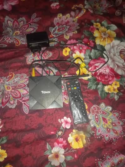 tanix TV box in good and in. 100/working condition