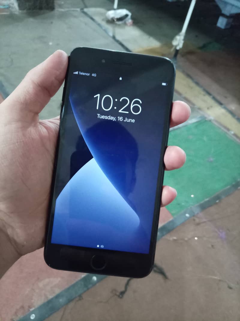 Apple iPhone 7 Plus 0