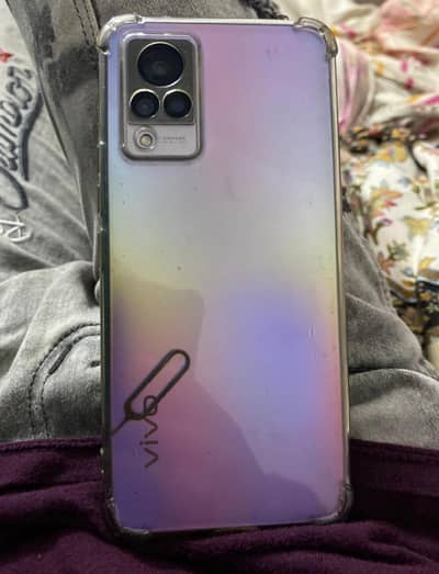 Vivo V21