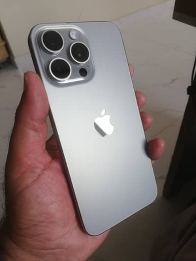 IPhone 15 Pro max silver titanium 256 GB in Brand new condition