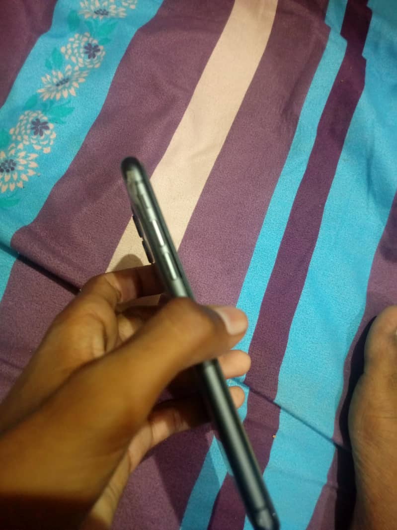 Apple iPhone 11 3