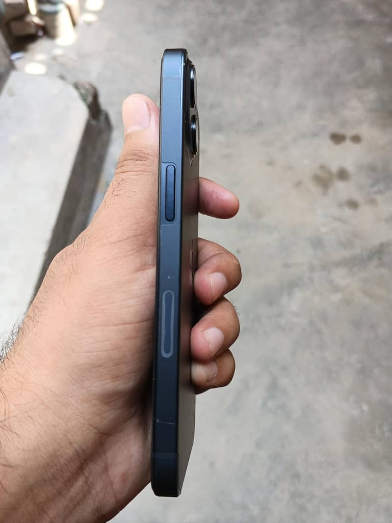 Apple iPhone 13 2