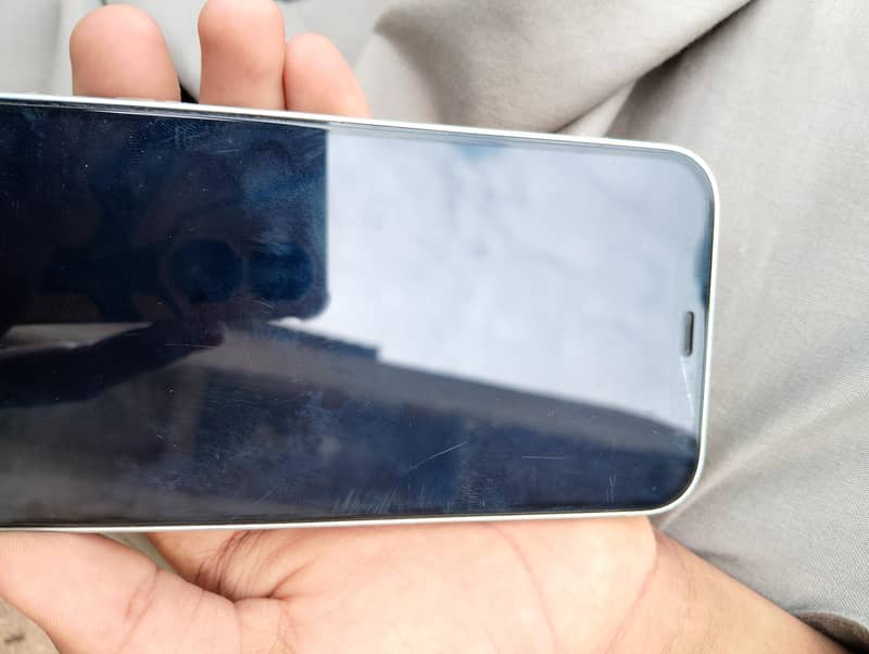 Apple iPhone 12 4