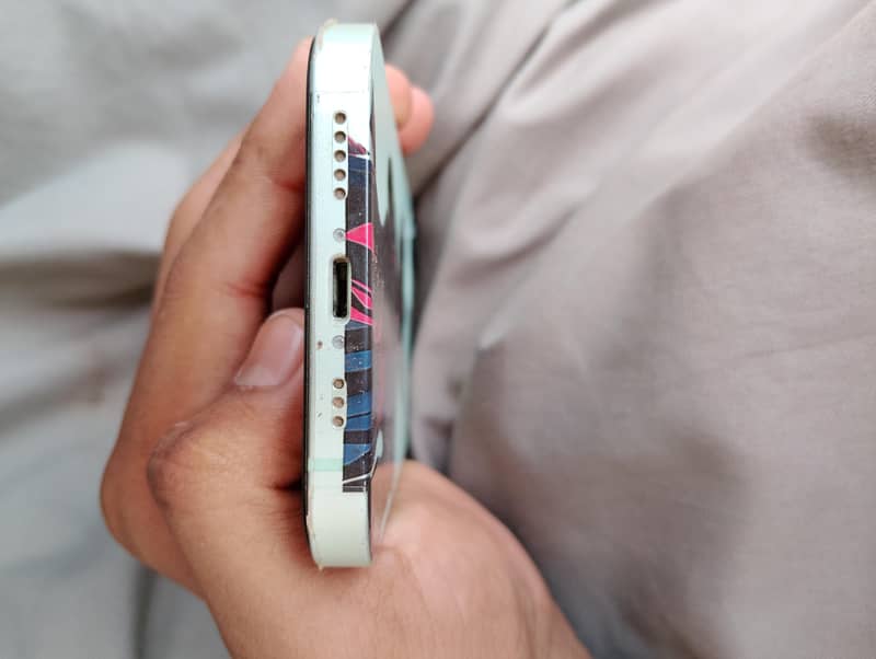 Apple iPhone 12 6