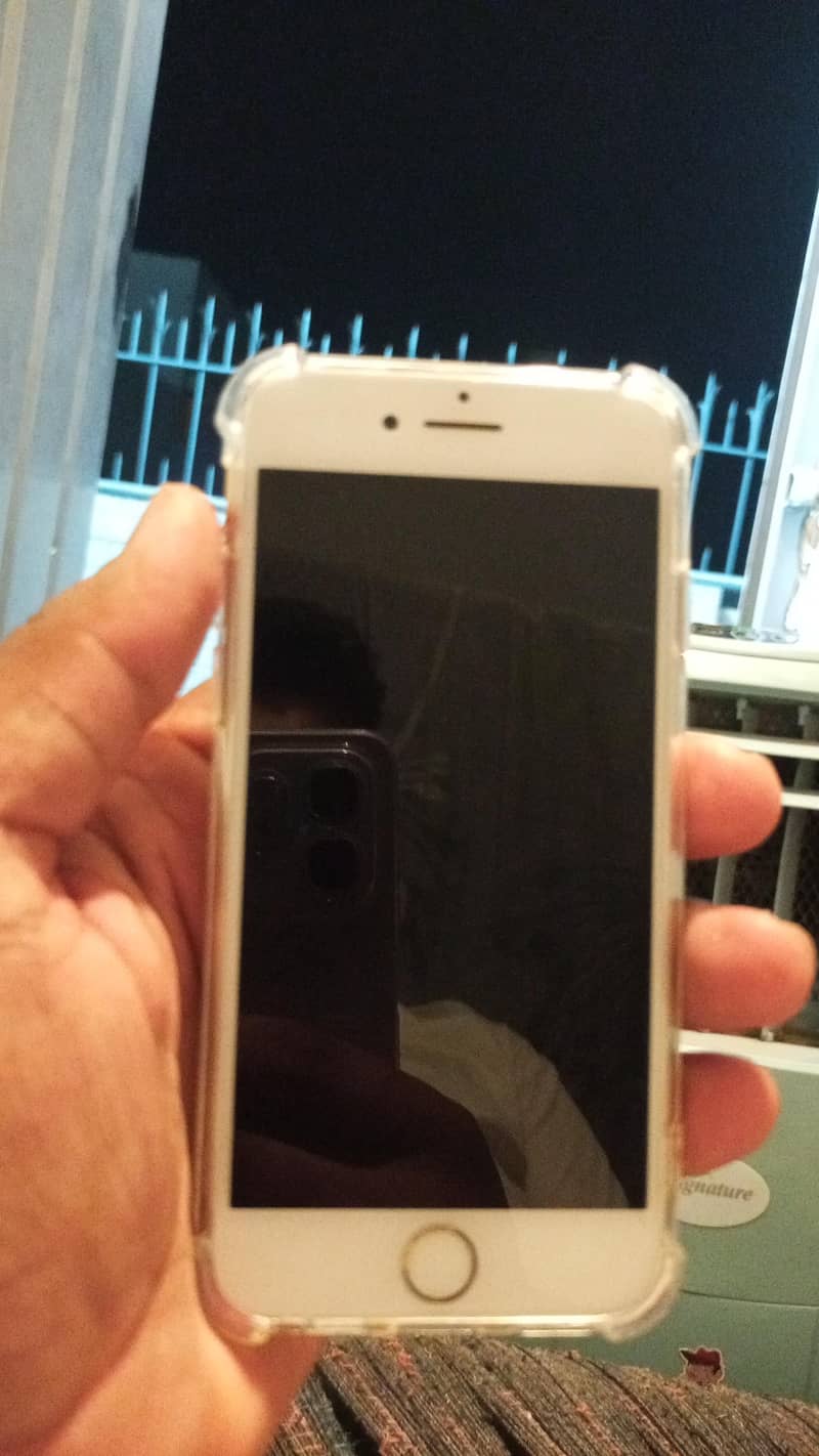 Apple iPhone 7 0