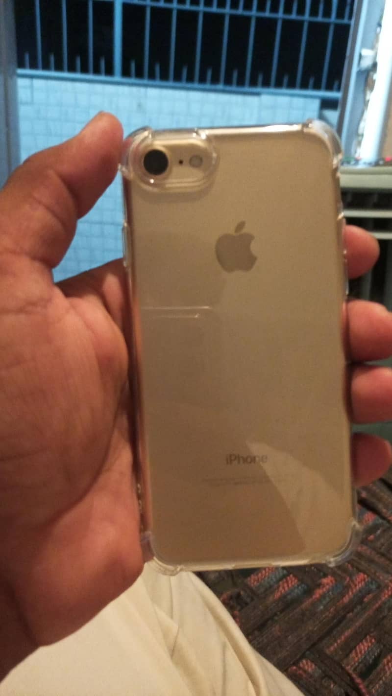 Apple iPhone 7 2