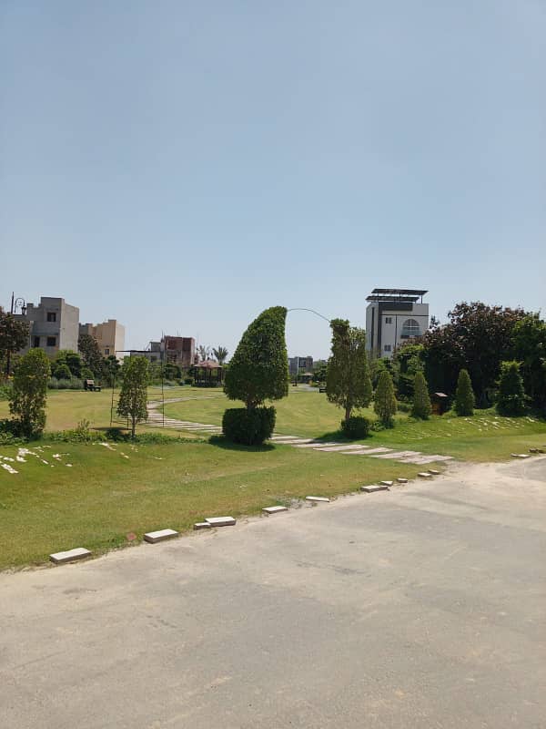 Corner 40' Road Plot 2