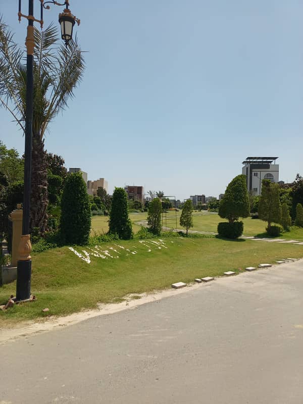 Corner 40' Road Plot 3