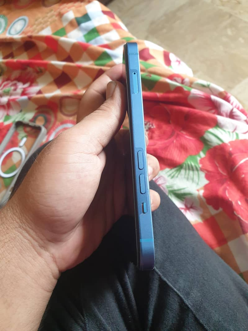 Apple iPhone 13 2