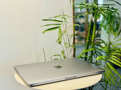  MacBook Pro 2019 | Core i7 | 16GB RAM | 256GB SSD