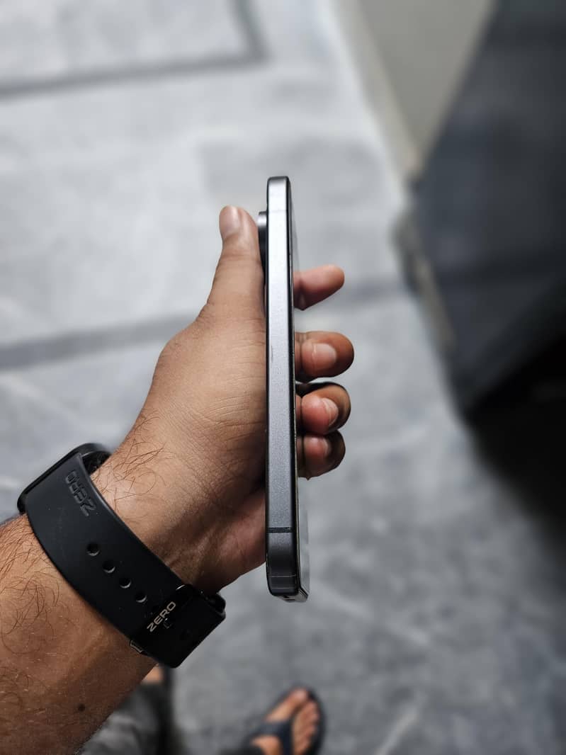 Google Pixel 9 5