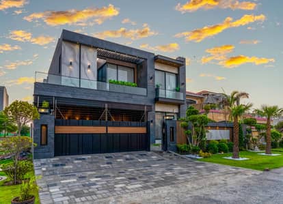 1 KANAL ULTRA MODERN SUPER LUXURY BUNGALOW FOR SALE ON TOP LACTION