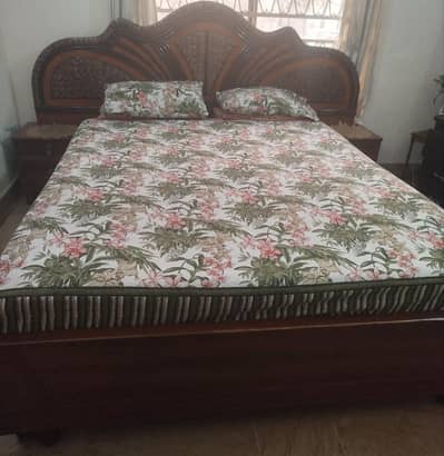 pure wooden queen size bed