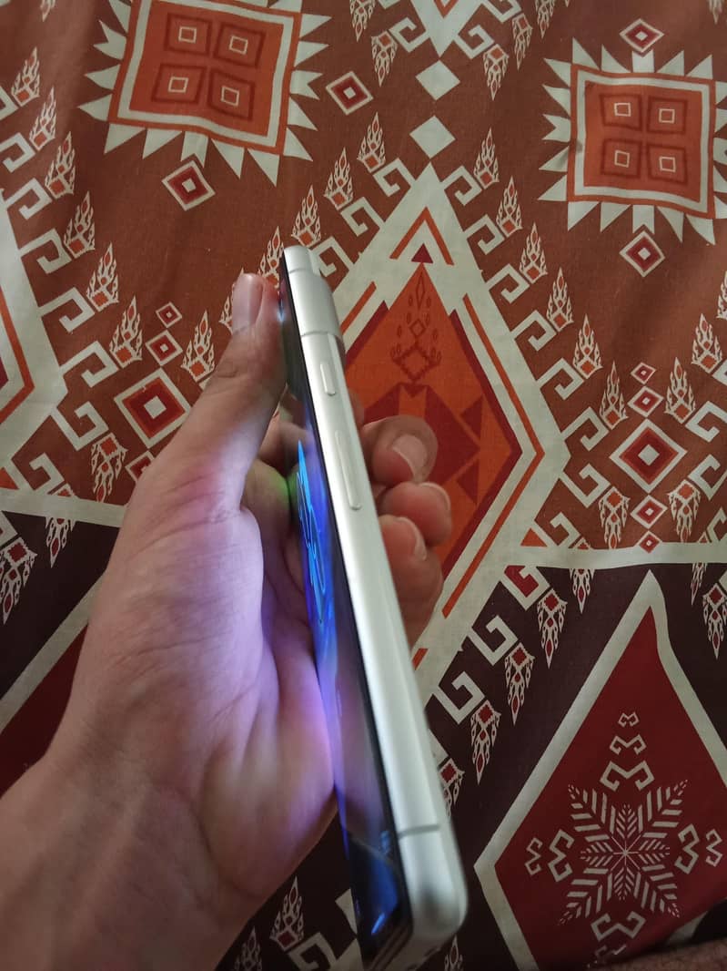 Google Pixel 7 4