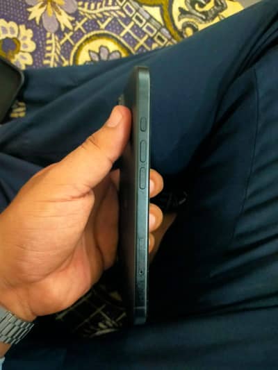 Apple iPhone 16