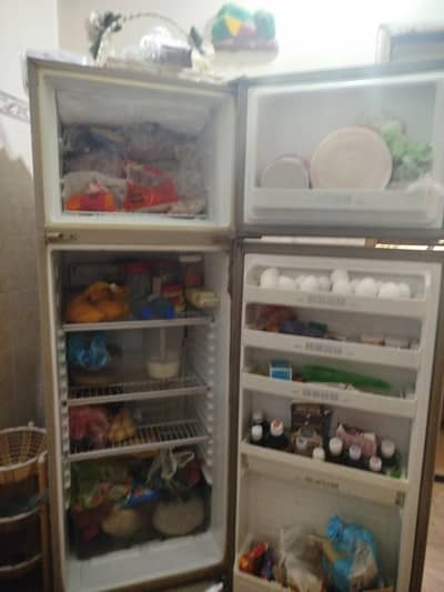 medium size dawlance fridge