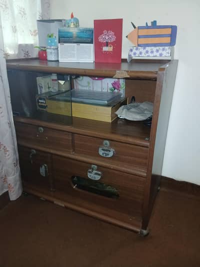 troly table with draws