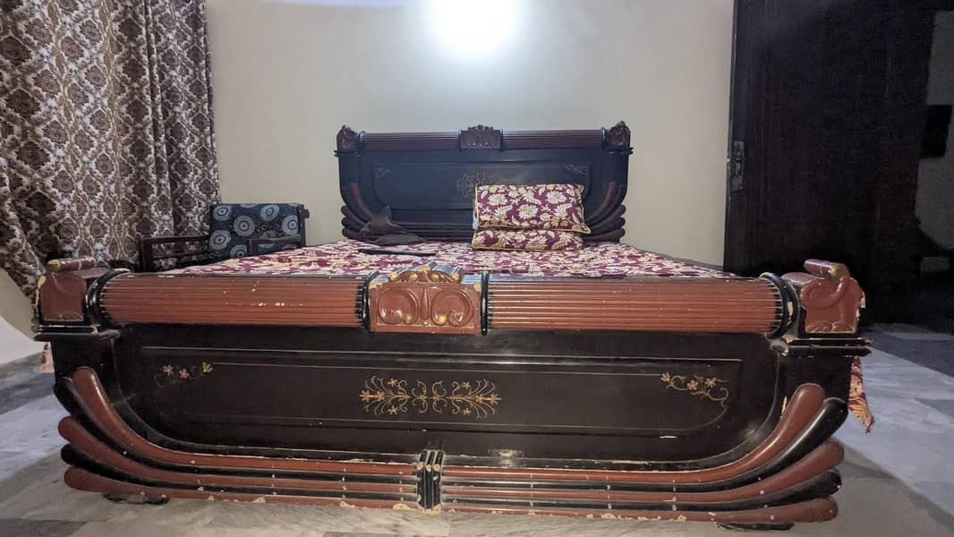 bed and dressing 0