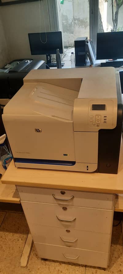 Hp coller laser jet cp3525n