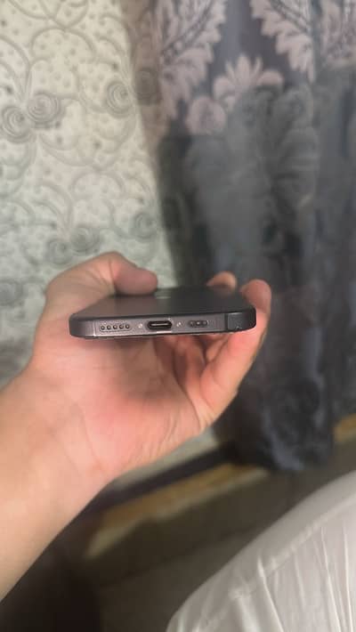 Apple iPhone 16