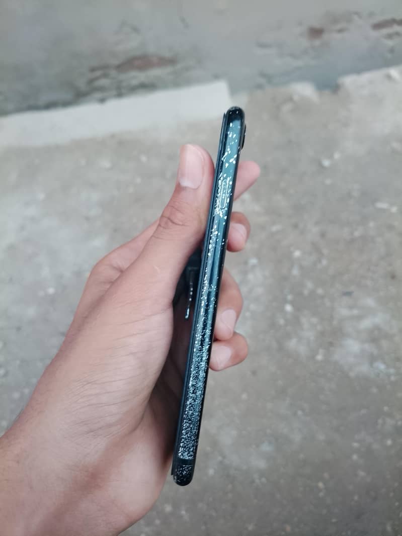 Apple iPhone 7 3