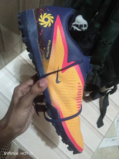 selling football shoes