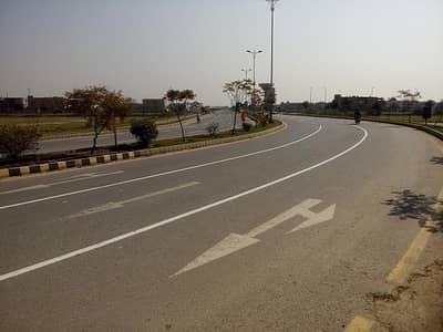 At Central Location Easy Access To 120 Feet Wide Road 10 Marla Plot For Sale