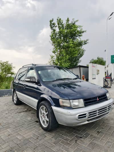 Mitsubishi Rvr  7 seater. as Toyota eastima lucida 1996