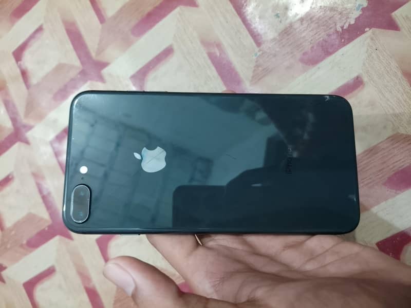 Apple iPhone 8 Plus 1