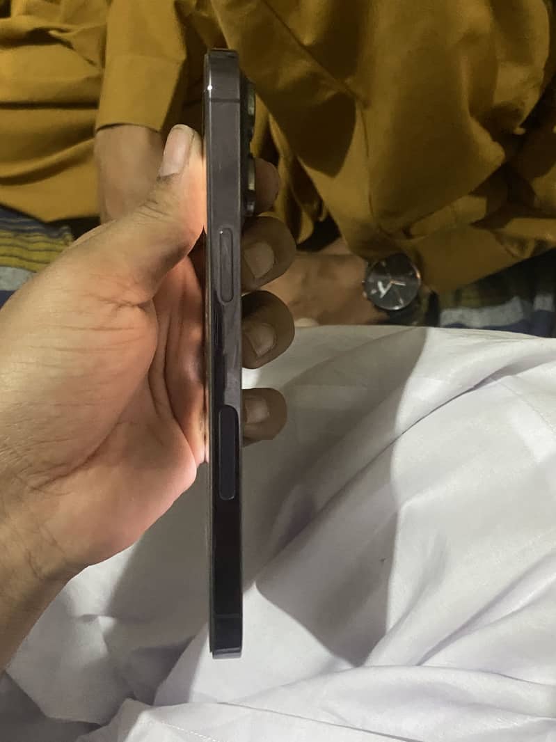 Apple iPhone 14 Pro Max 1