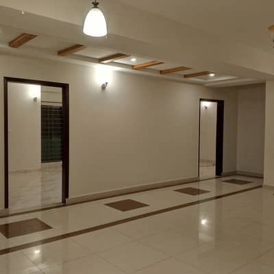 12 MARLA 4 BEDROOM APARTMENT AVAILABLE FOR RENT