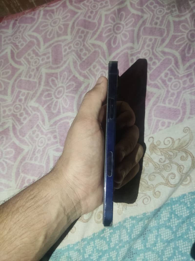 Apple iPhone 12 2