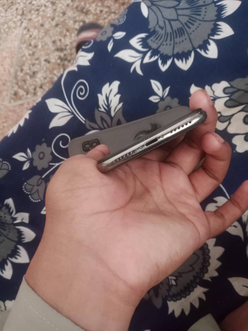 Apple iPhone X 3