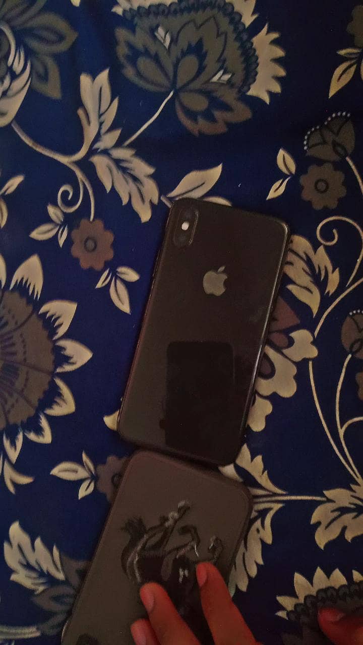 Apple iPhone X 4
