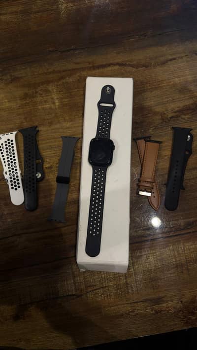Apple Watch Series 7  | Box + Charger + 5 Extra Bands