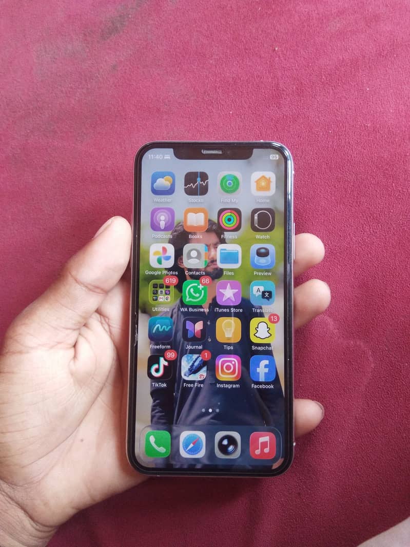Apple iPhone 11 0