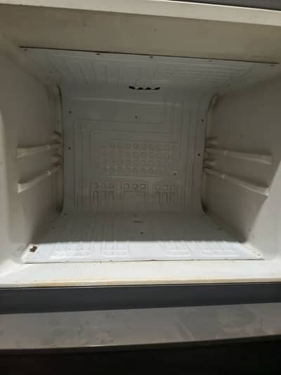 Haire fridge medium