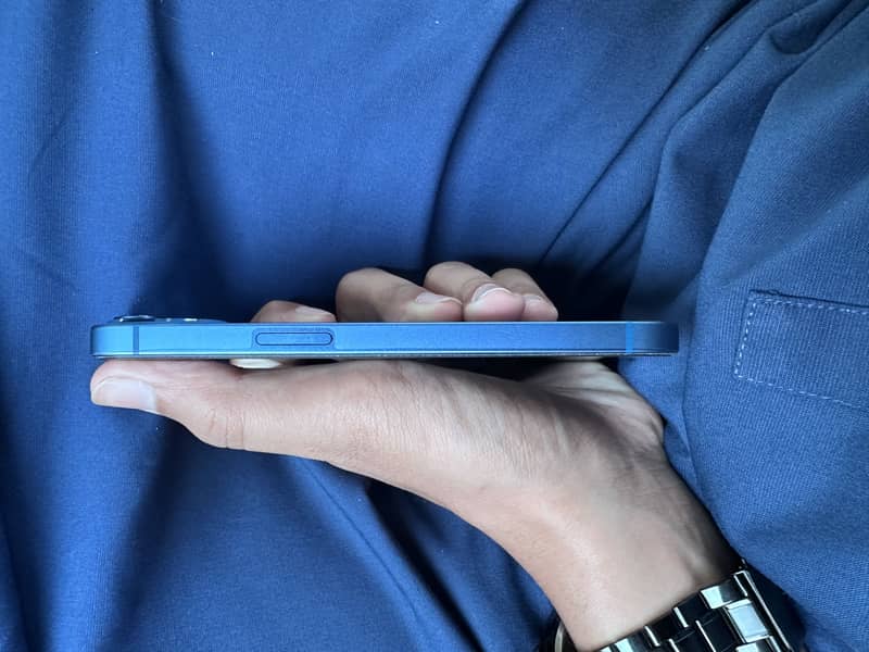 Apple iPhone 13 2