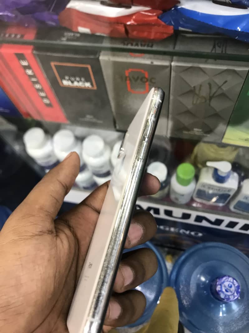 Apple iPhone X 3
