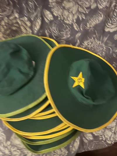 original Pakistani cricket team falopi and cap for sale  kits also